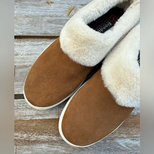 Blondo Suri Comfy Cognac Suede Fur-Lined Waterproof Slip-On Platform Clogs - Image 3