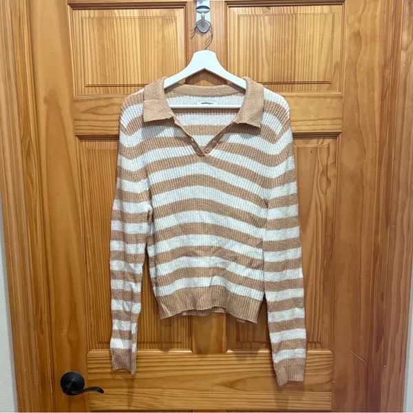 American Eagle Size XL Tan and White Collared Pullover Sweater Top. - Image 2