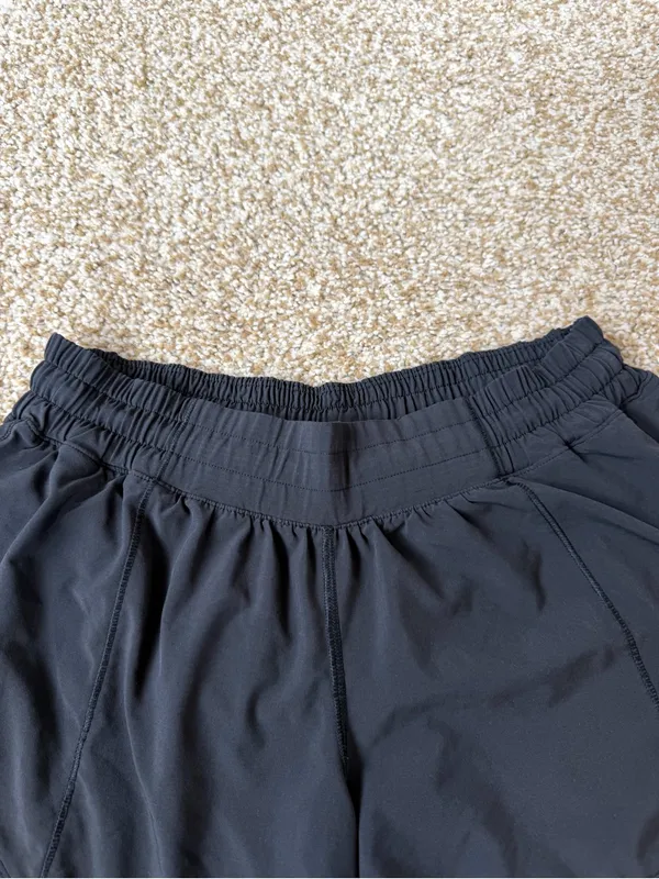 Lululemon Hotty Hot Shorts Black 3.5” Inseam Lined Run Gym Size 6 - Image 5