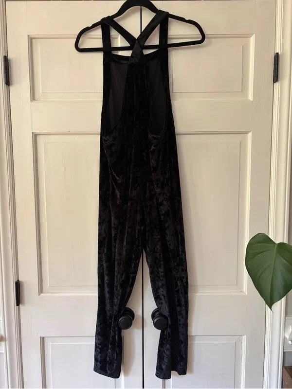 Urban Outfitters‎ Black Velvet Overall Jumpsuit Size Small Shapeless Overalls - Image 9