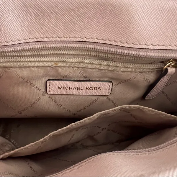 Michael Kors Jet Set Women's Travel Purse Bag #260130 - Image 10