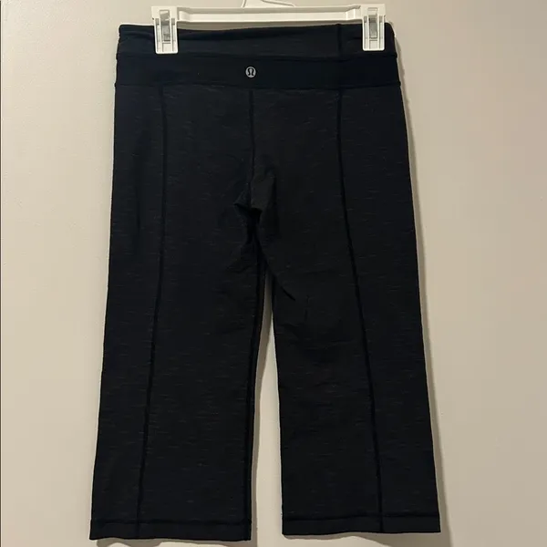Lululemon Capris Leggings Black and Gray Size 6 - Image 2