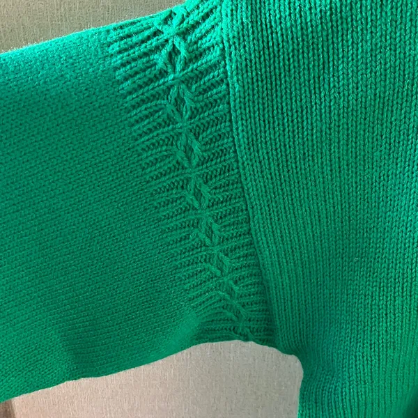 FINAL MARKDOWN Green Sweater Size undefined - Image 4