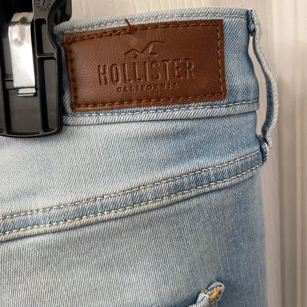 Hollister women’s high rise Light Wash Skinny Jeans - Image 5