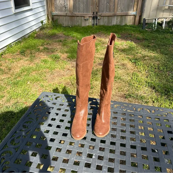 MIA Women's Pike Lug Sole‎ Tall Boots size 4 - Image 3