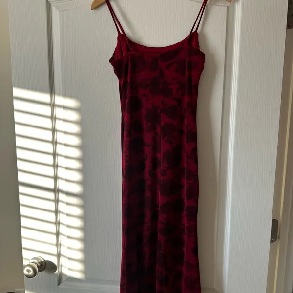 Windsor Red Floral Midi Dress - Image 6