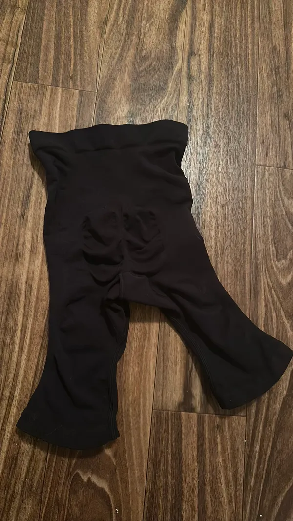Skims Seamless Sculpt Mid Thigh Short (S/M) - Image 5