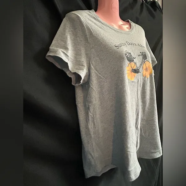 Old Navy Everywear Women’s Gray T-Shirt Bicycle & Sunflower Design SZ LG - Image 3