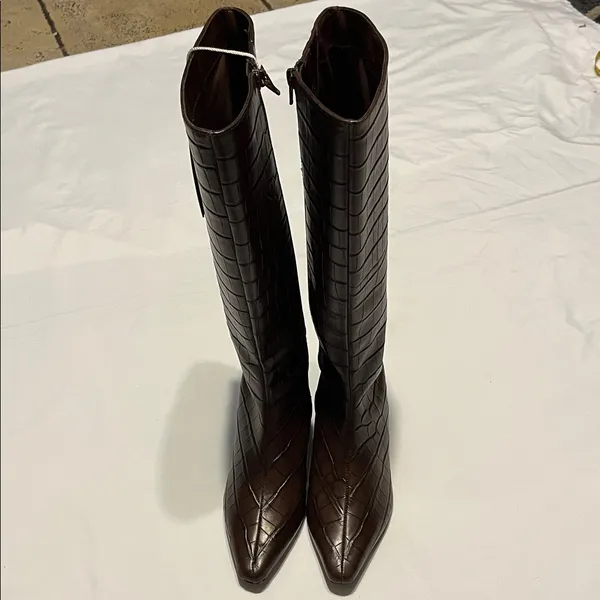 Gianni Bini Brown Croc-Embossed Heeled Boots - Image 4