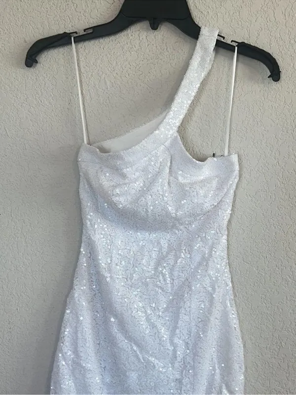 Superdown Cicely Mini Dress in White one shoulder - Image 5