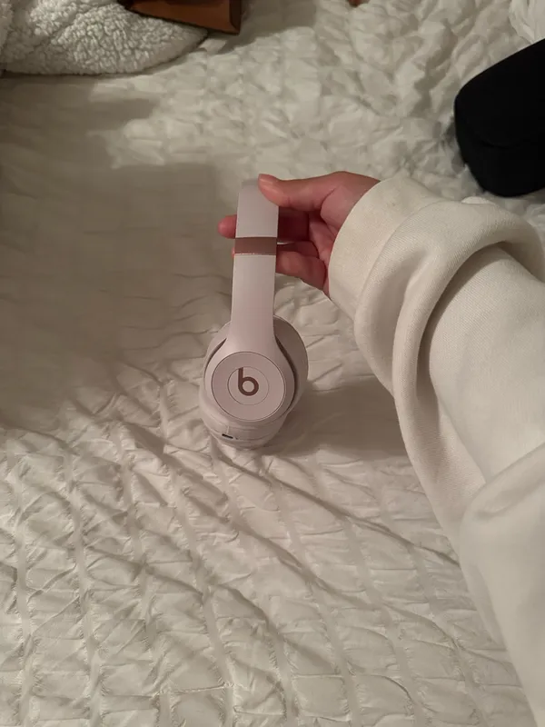 Beats Wireless Solo 4 Bluetooth - Image 2