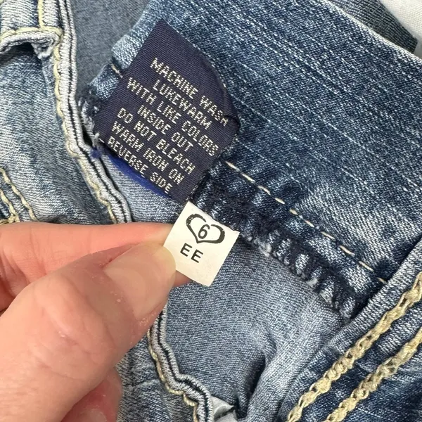 Angels Y2K Capri Jeans Size 6 26x22.5 Light Wash Embroidered Flap‎ Pocket Denim - Image 10