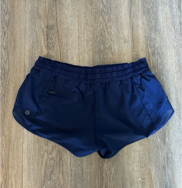Lululemon Shorts 2.5" - Image 2
