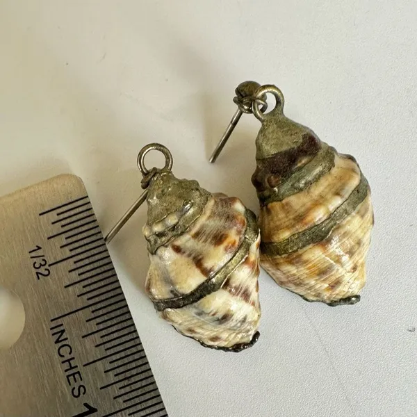 Silver tone shell drop earrings - Image 8