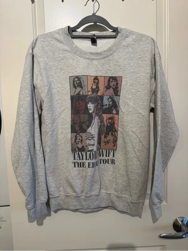 Gildan Taylor Swift The Eras Tour Gray Graphic Crewneck Sweatshirt Size Small - Image 2
