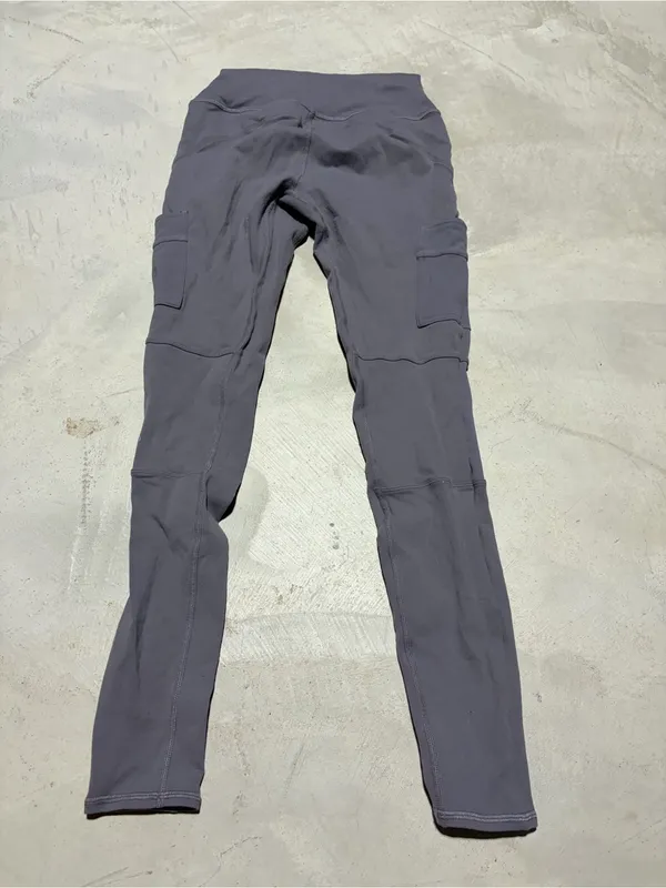 Alo yoga cargo Leggings small - Image 6