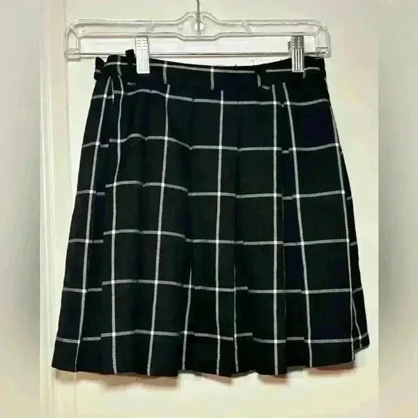 Hot Topic Black & White Plaid Pleated Skirt. Size XS. - Image 3