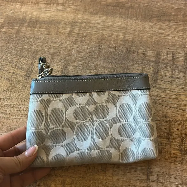 Coach Wristlet (B18)- Light Gray SIGNATURE 1941 - Image 2