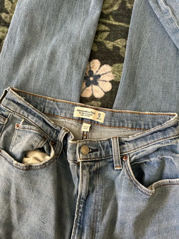 Abercrombie ultra high rise straight jeans 29 - Image 2