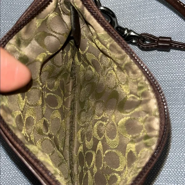 Coach Dark Brown Leather Wristlet used good condition - Image 8