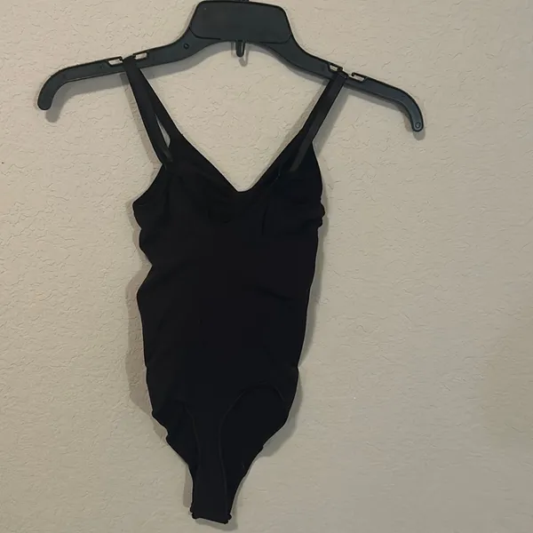NWOT SKIMS Sculpting (G21) Thong Bodysuit new Shapewear M - Image 4