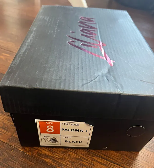Like New! Strappy Feathered Heels Black Size 8 - Image 6