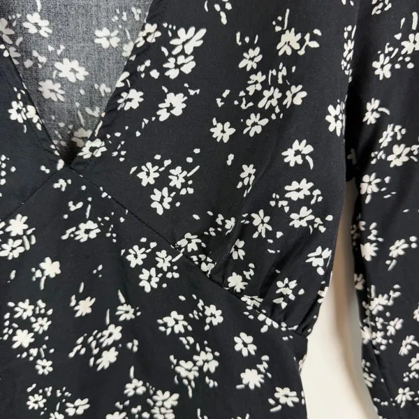 Reformation Black Floral Tie Back Babydoll Blouse Medium Lightweight‎ Feminine - Image 2