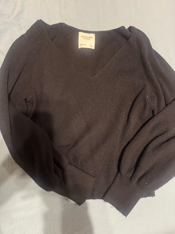Abercrombie v neck - Image 4