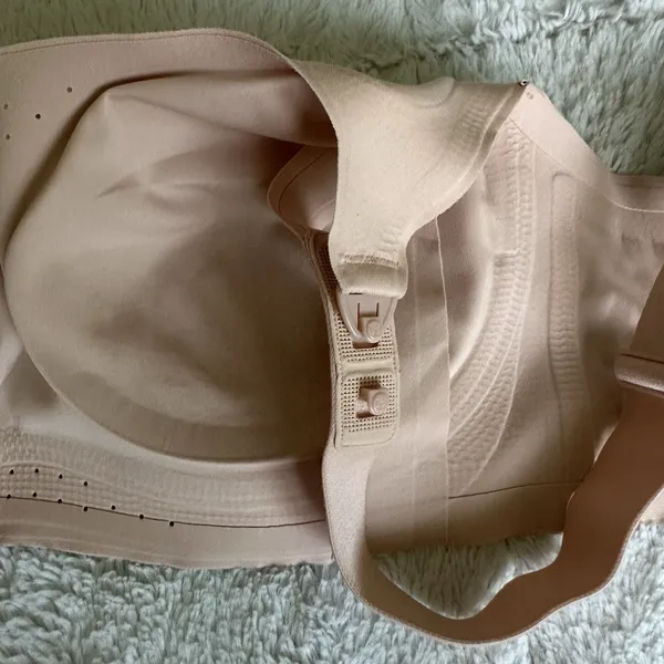 Momcozy Hands-Free‎ Nursing & Wearable Pumping Bra - Beige Large - Image 8