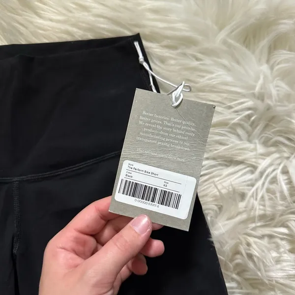 The Perform Bike Short In Black - Image 5
