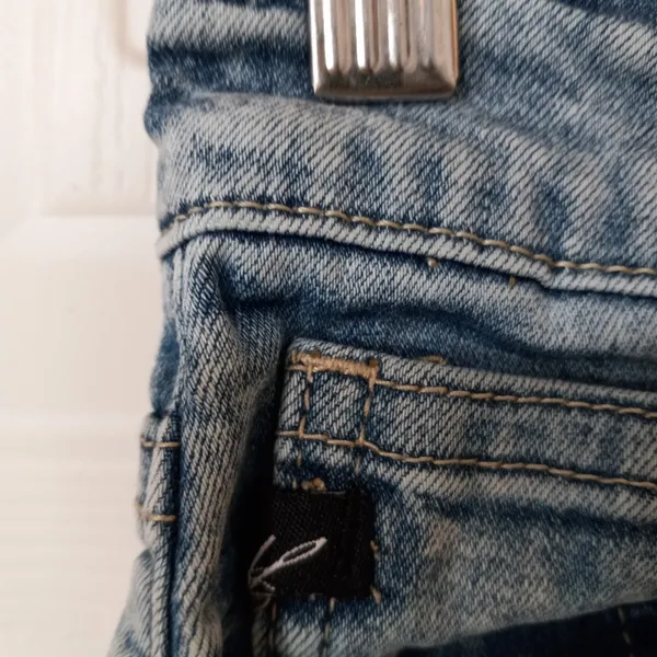 KanCan 0 / 23 High Rise Acid Wash Denim Cut Off Booty Jeans Raw Hem Short Shorts - Image 3