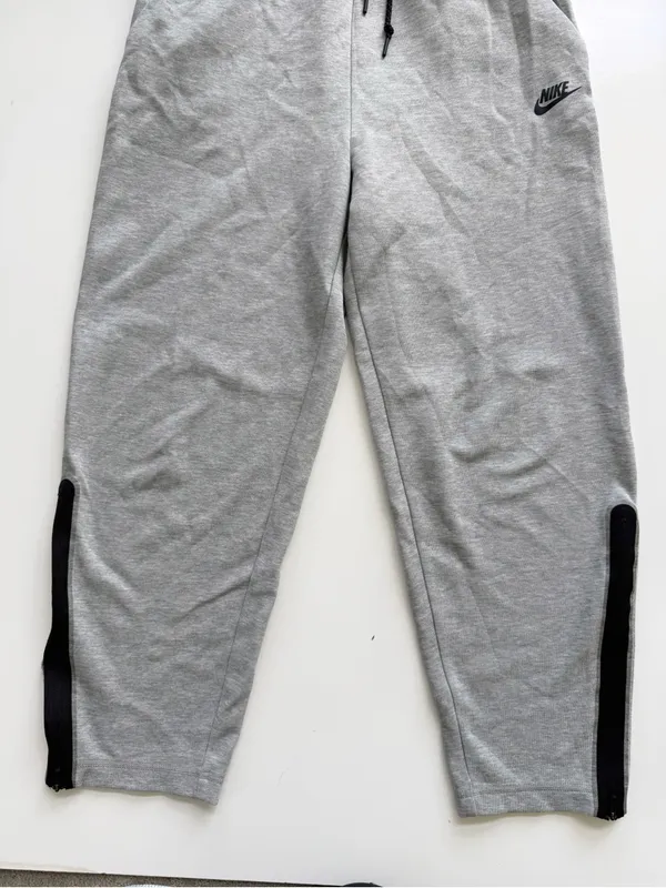 Nike Tech Gray Fleece Sweats Size Medium - Image 5