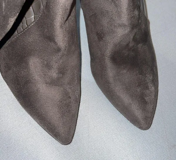 Amelia Grace knee high gray side zip heeled boots. Size 9M - Image 7