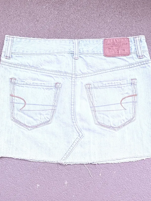 American Eagle Outfitters Light Blue Distressed Denim Mini Skirt Sz 0 - Image 4