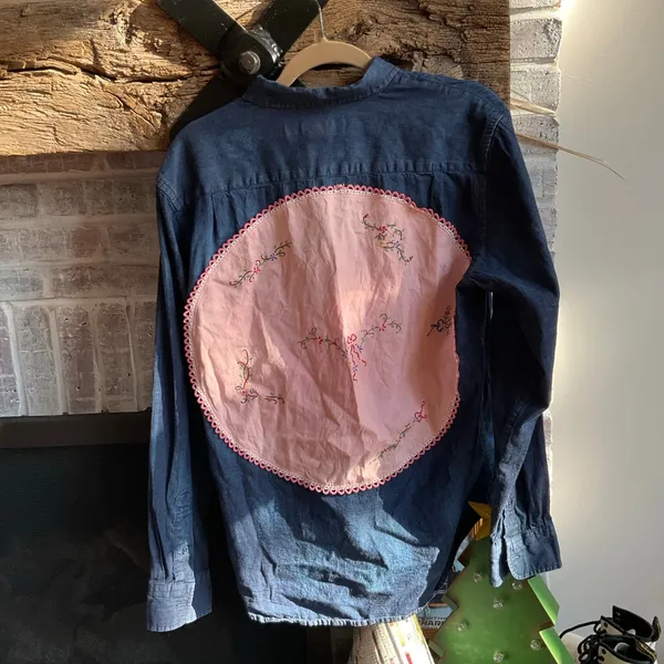 Old‎ navy button up custom woman’s shirt medium - Image 2