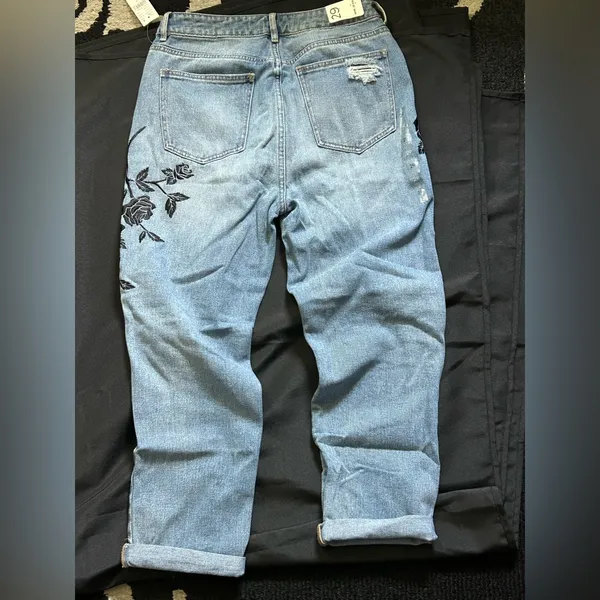 PacSun Black Rose Embroidered Distressed Women's Mom Denim Jeans SZ 29 Brand New - Image 2