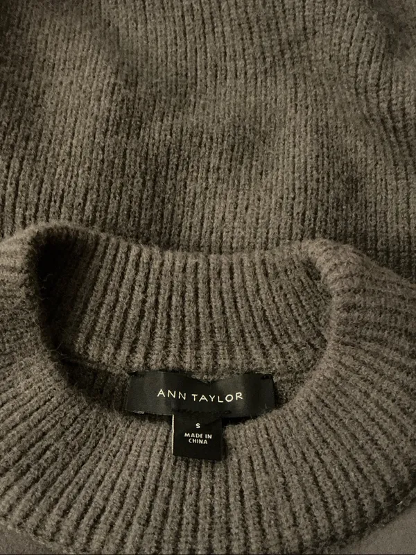 Ann Taylor Dark Gray Faux Suede-Front Crewneck Sweater Size Small - Image 4