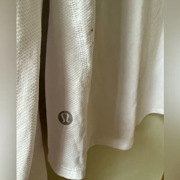 Lululemon Athletica Light Gray Long Sleeve Shirt - Image 4