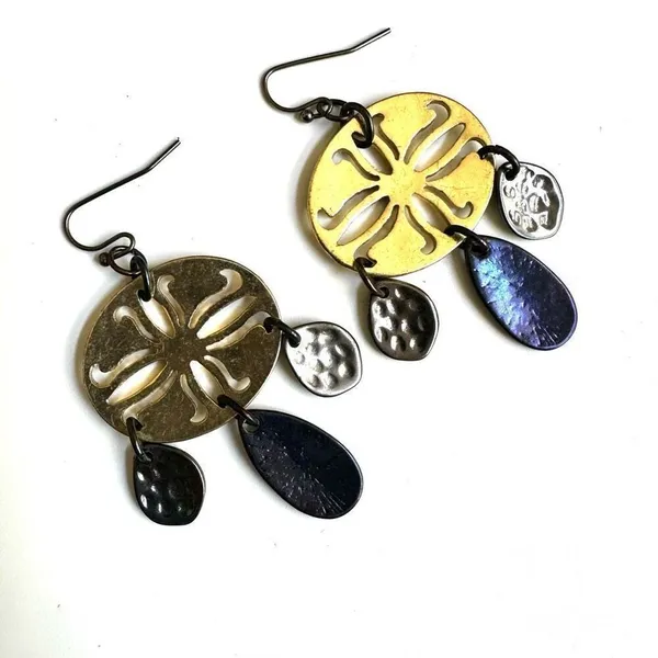 Gold tone drop earrings - Image 3