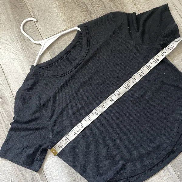 Lululemon Crop Top hold tight modal ribbed womens Black (size 8) athleisure gym - Image 2