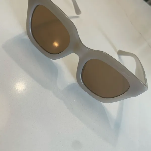 LIKE NEW Beige Tan Square Shaped Women's Sunglasses - Image 8