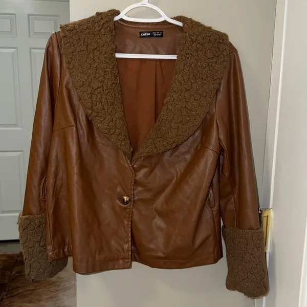 SheIn Faux leather/fur western honey Lainey Wilson/ Ella Langley vibes jacket M - Image 4
