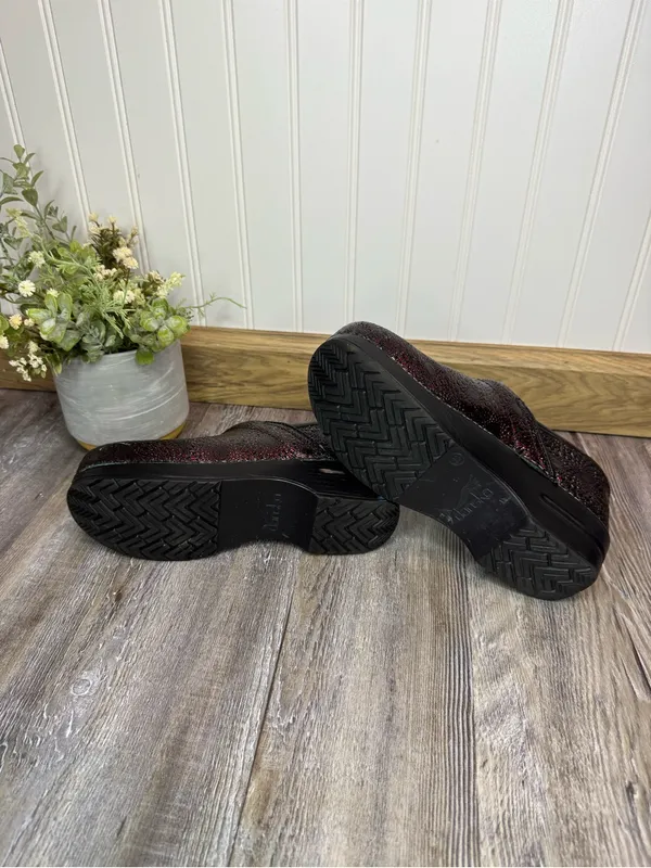 Dansko Womens Professional Wine Medallion Clogs Shiny Heeled EU 38 US 7.5 to 8 - Image 5