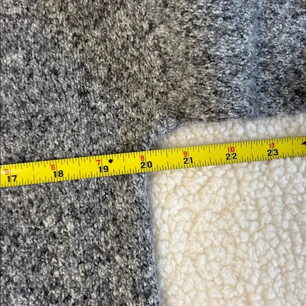 Old‎ Navy Gray Slouchy Turtleneck Sweater Size medium - Image 4