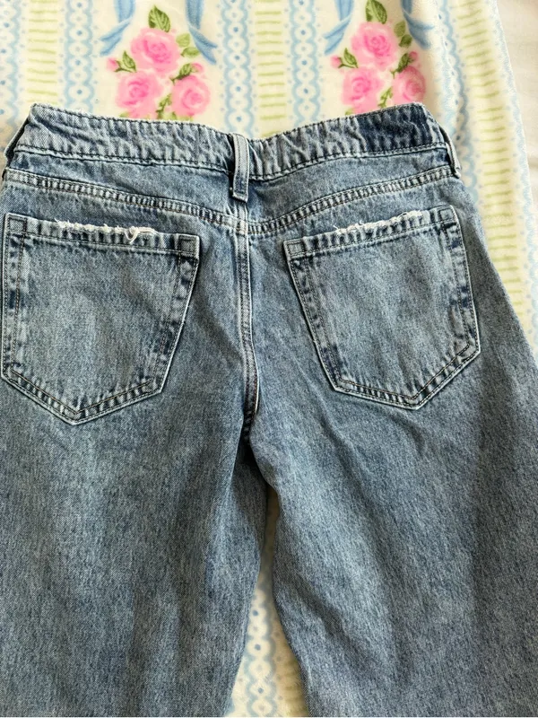 Hollister High-Rise Light Blue Mom Jeans - Image 3