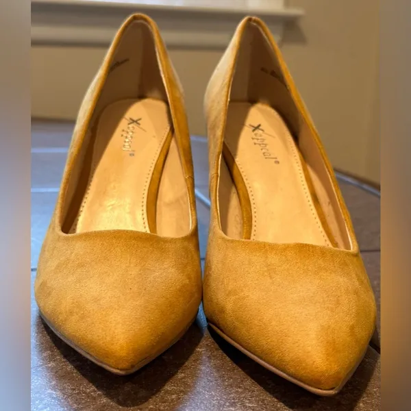Xappeal Yellow Mustard Suede Heels Sz 7.5 3 Inch Heels. - Image 2