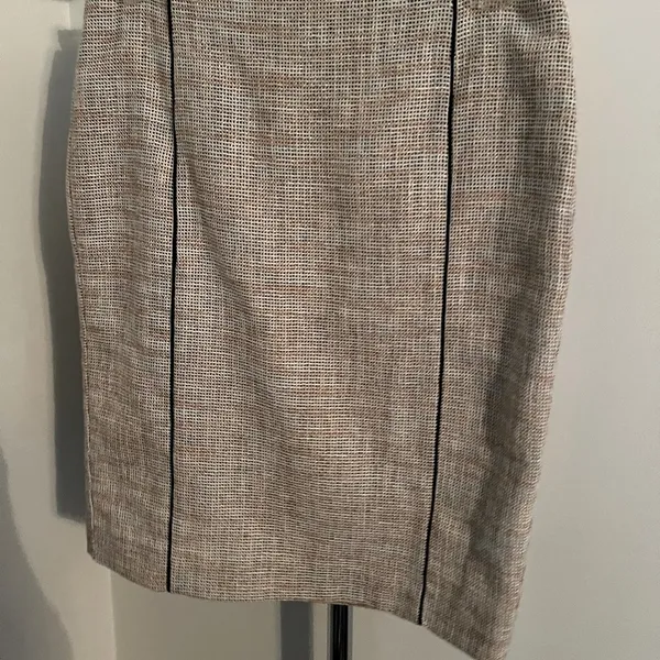 Like New Ann Taylor Petite skirt - Image 3