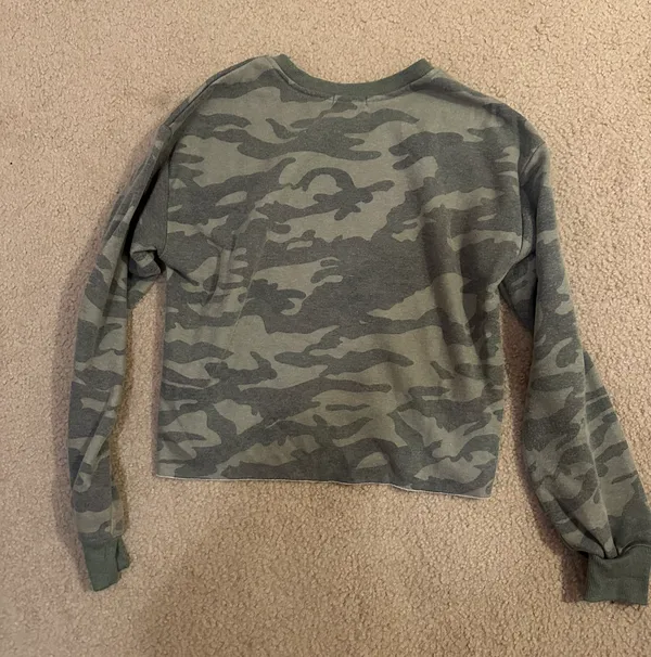 Forever 21 Cropped Camo Crewnec - Image 3