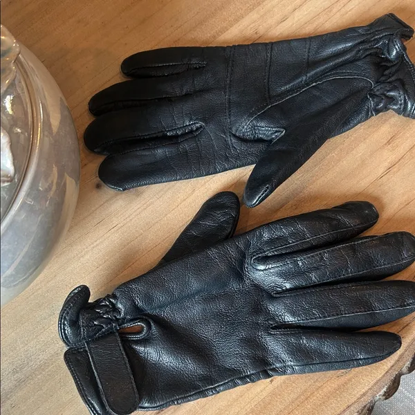 Gates Black Genuine Leather Velcrow Fastener Gloves - Image 2
