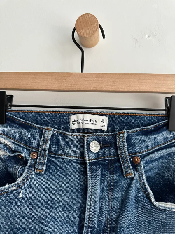 Abercrombie Ultra High Rise Ankle Straight Jean - Image 8